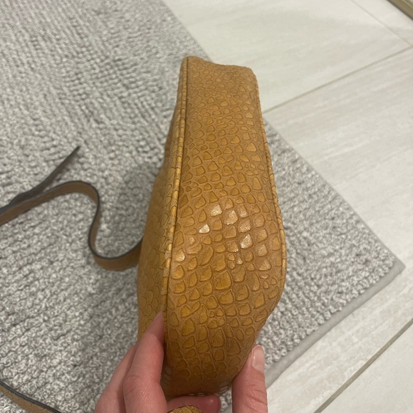 Salvatore Ferragamo Vintage Tan Snake Embossed Leather Round Crossbody Bag Italy - Picture 6 of 15